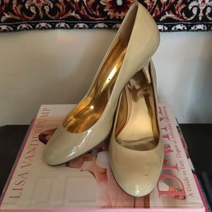 Nude Coach pumps